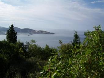 Land with couple of stone ruins Bar